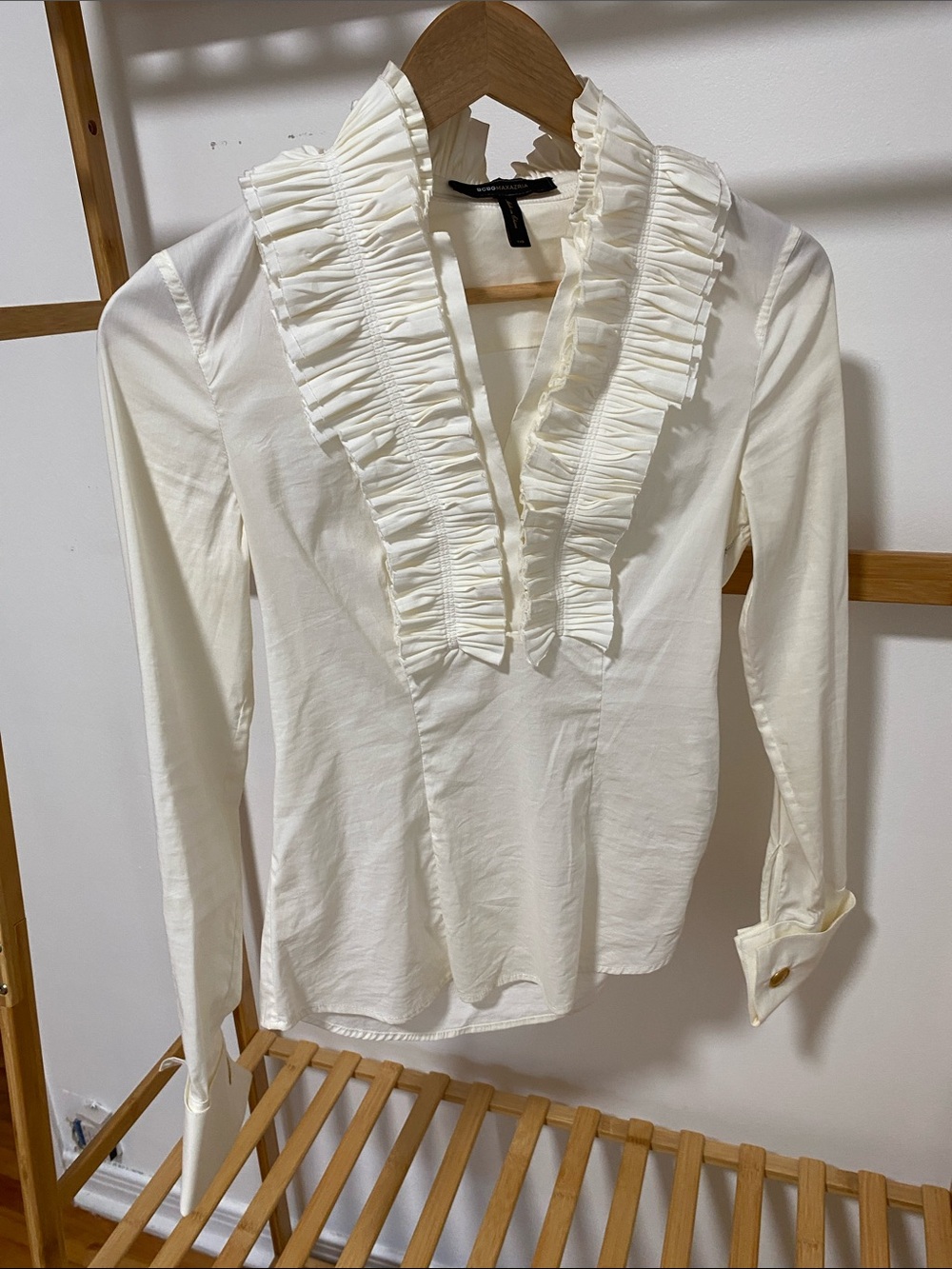 BCBGMaxAzria Cream Ruffled V-Neck Blouse